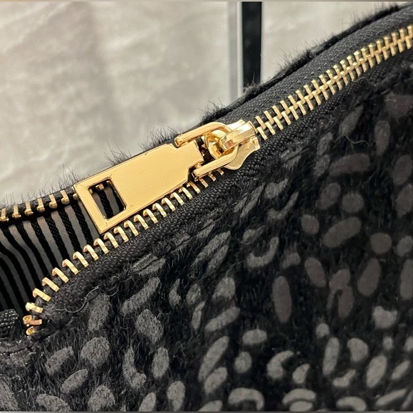 Black textured handbag - Picture 4 of 13